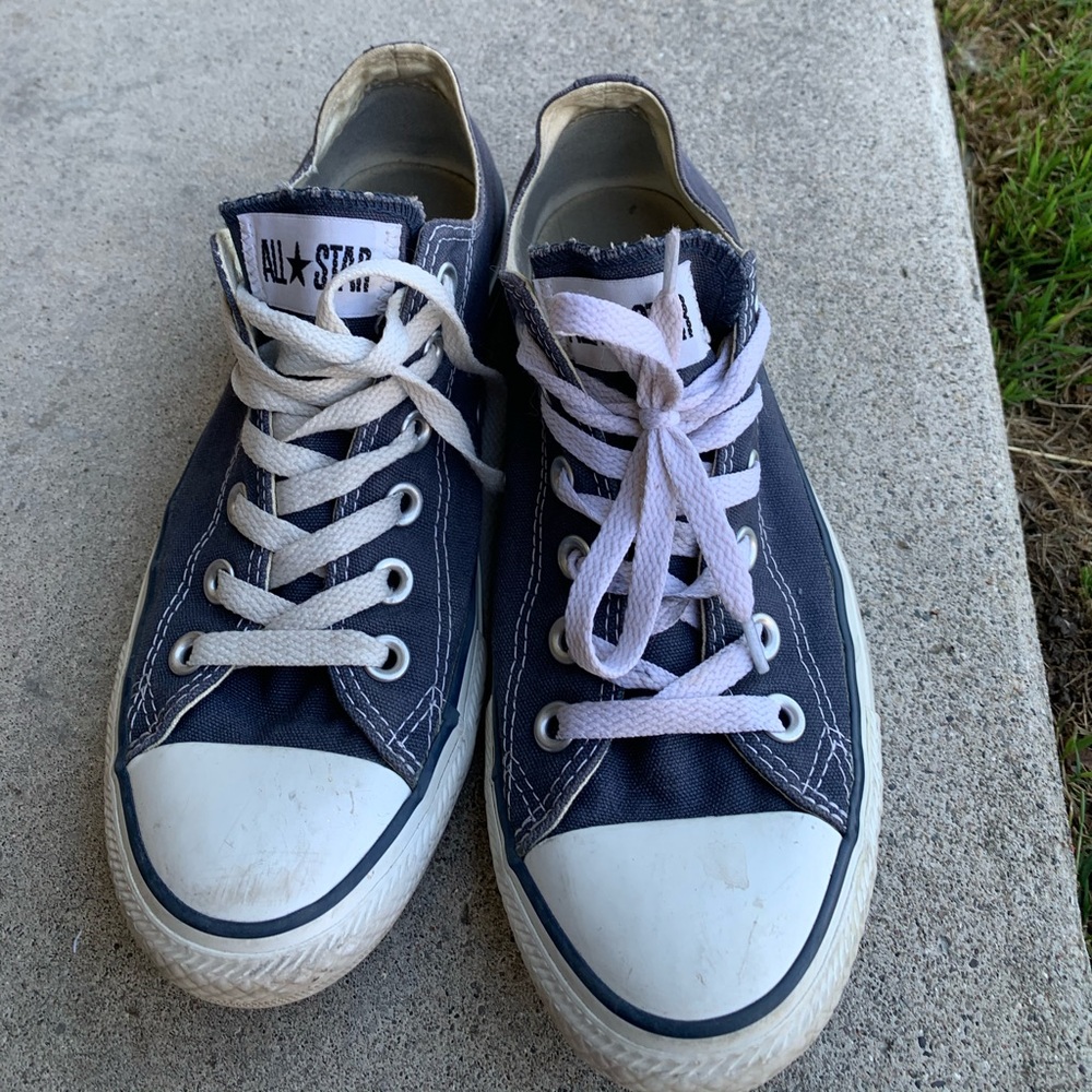 Navy blue converse